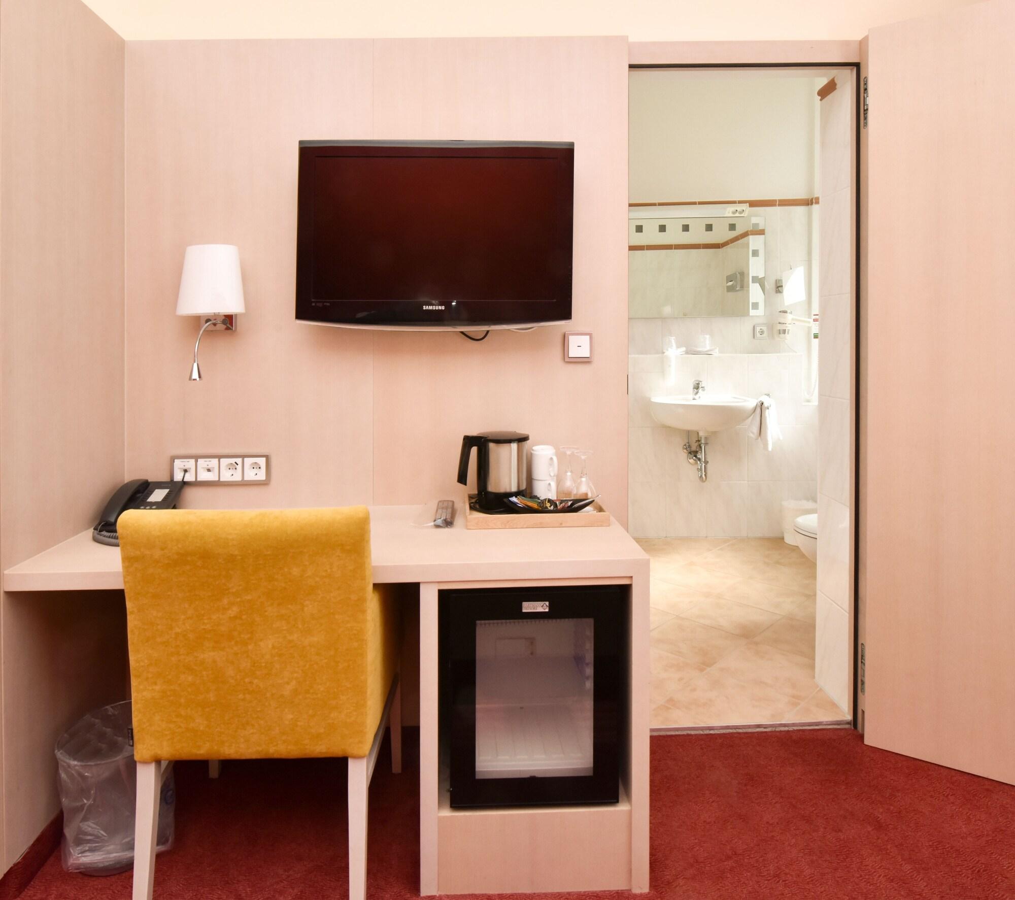 Hotel Adria Muenchen Ngoại thất bức ảnh