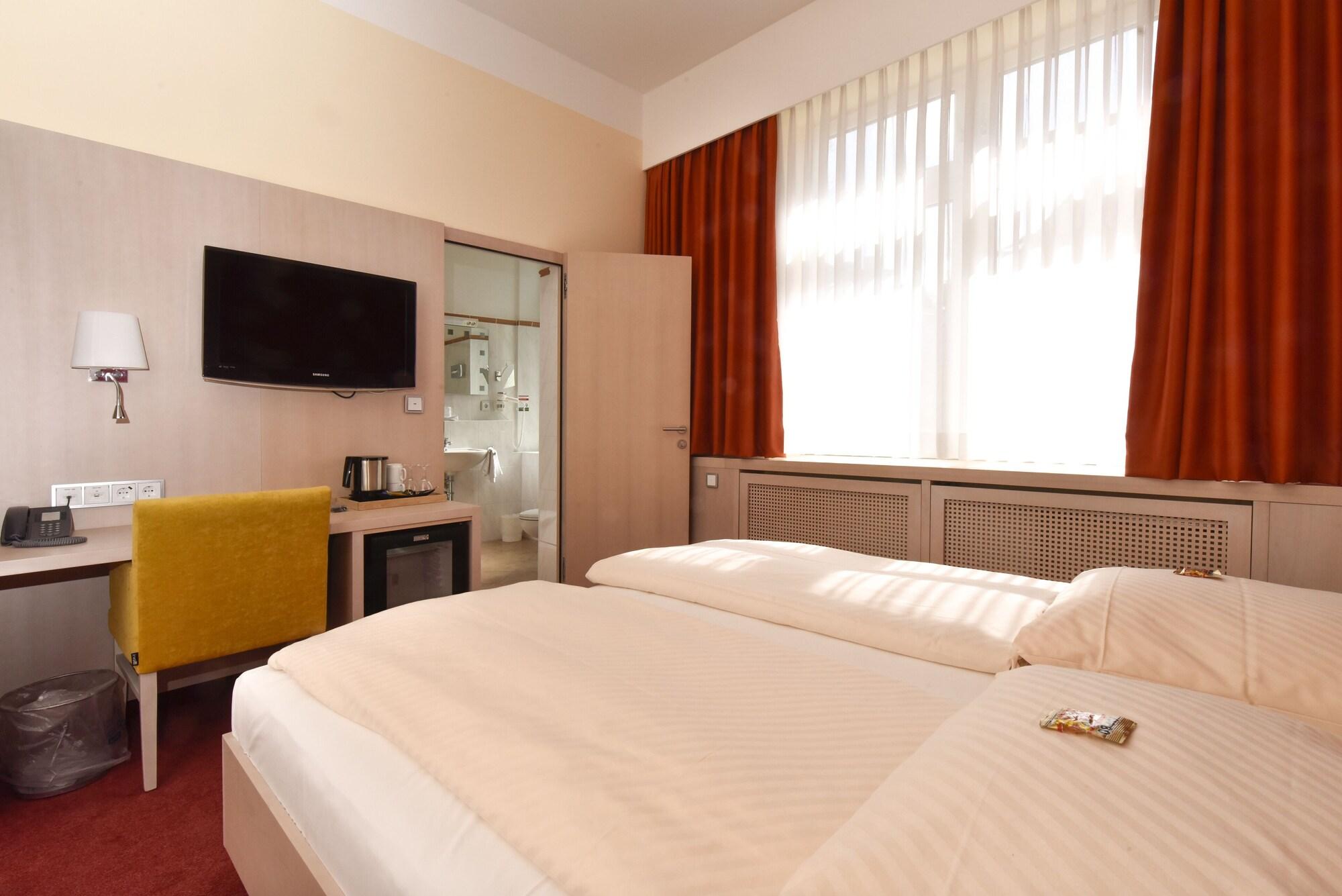 Hotel Adria Muenchen Ngoại thất bức ảnh
