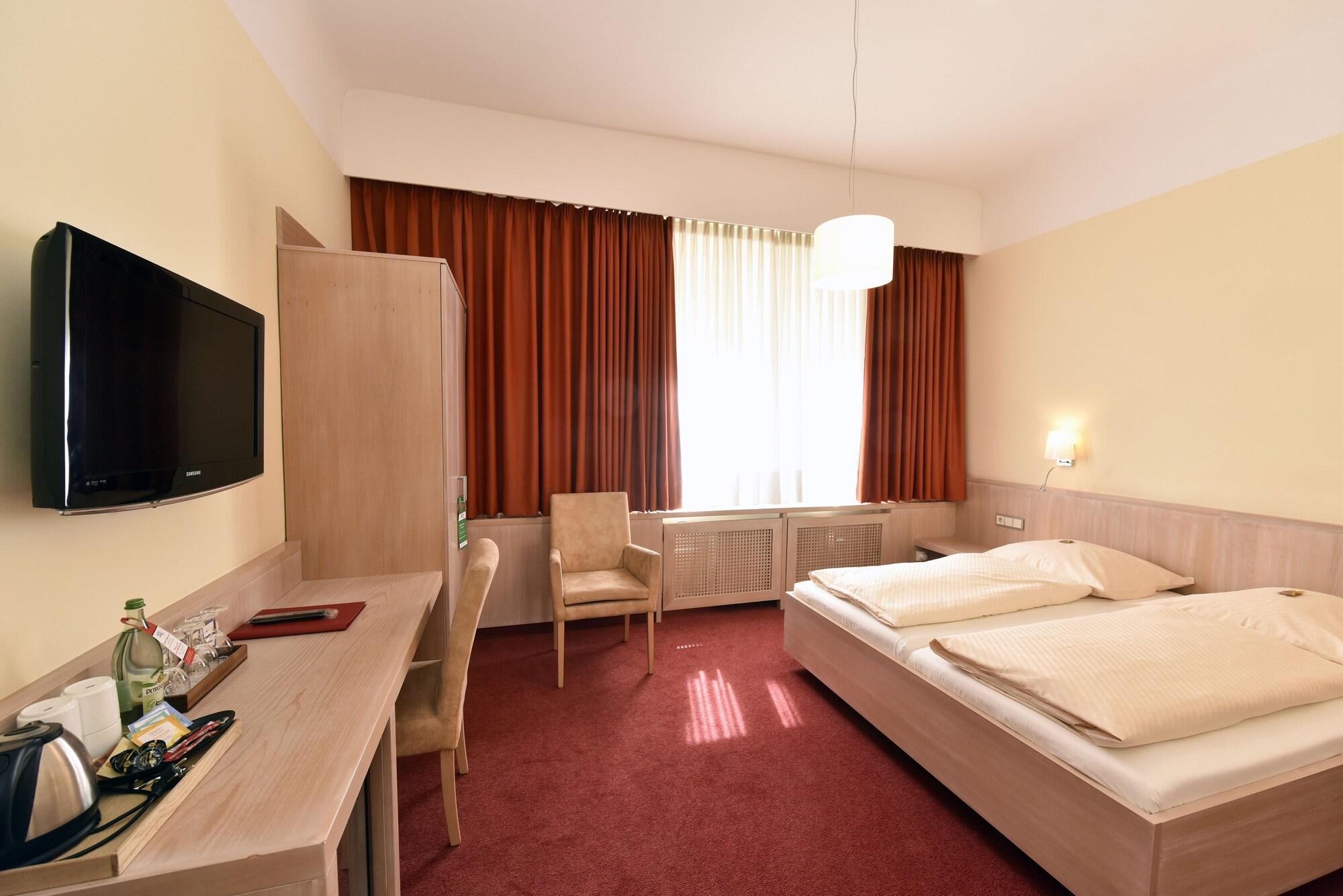Hotel Adria Muenchen Ngoại thất bức ảnh