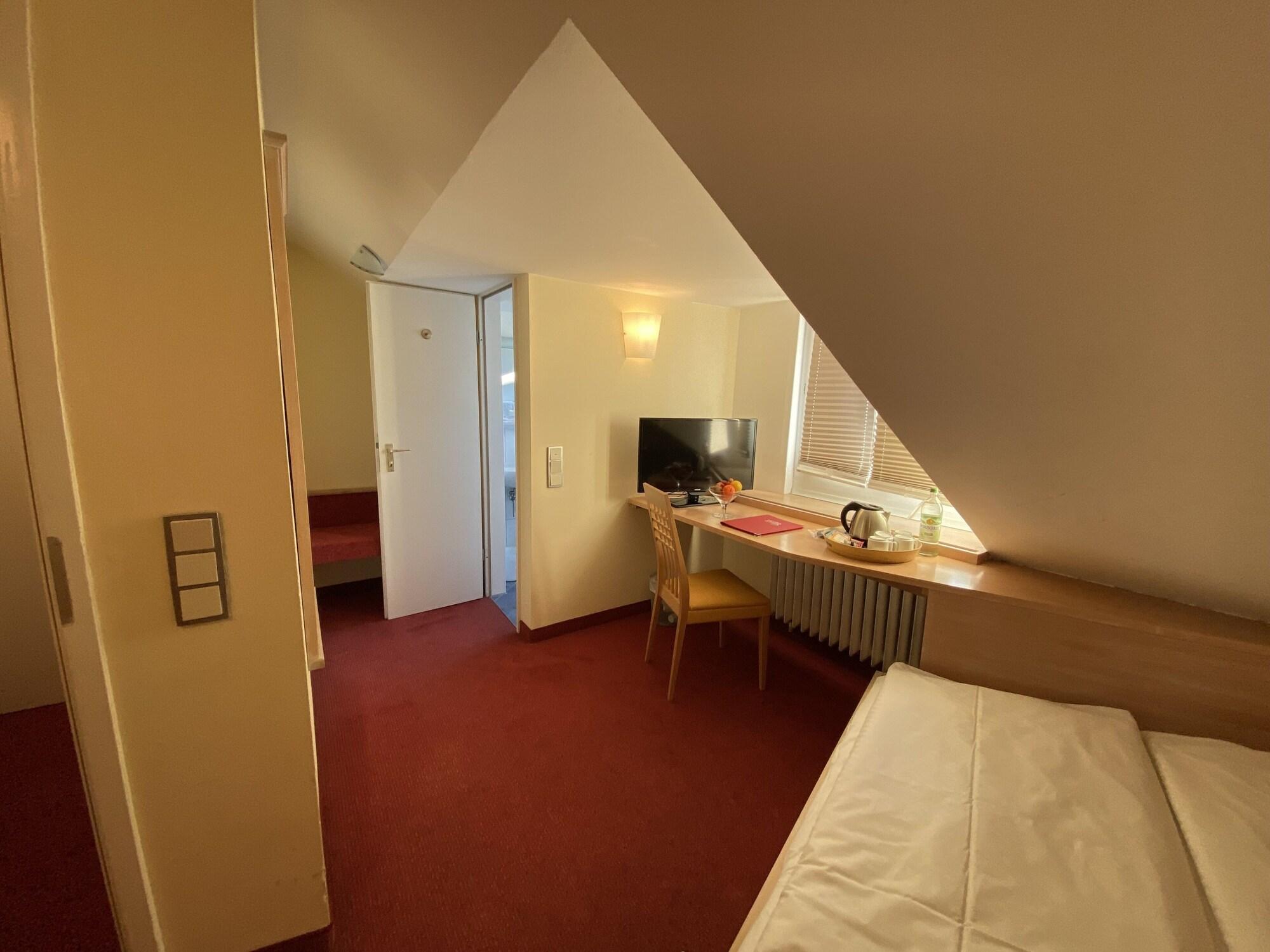 Hotel Adria Muenchen Ngoại thất bức ảnh