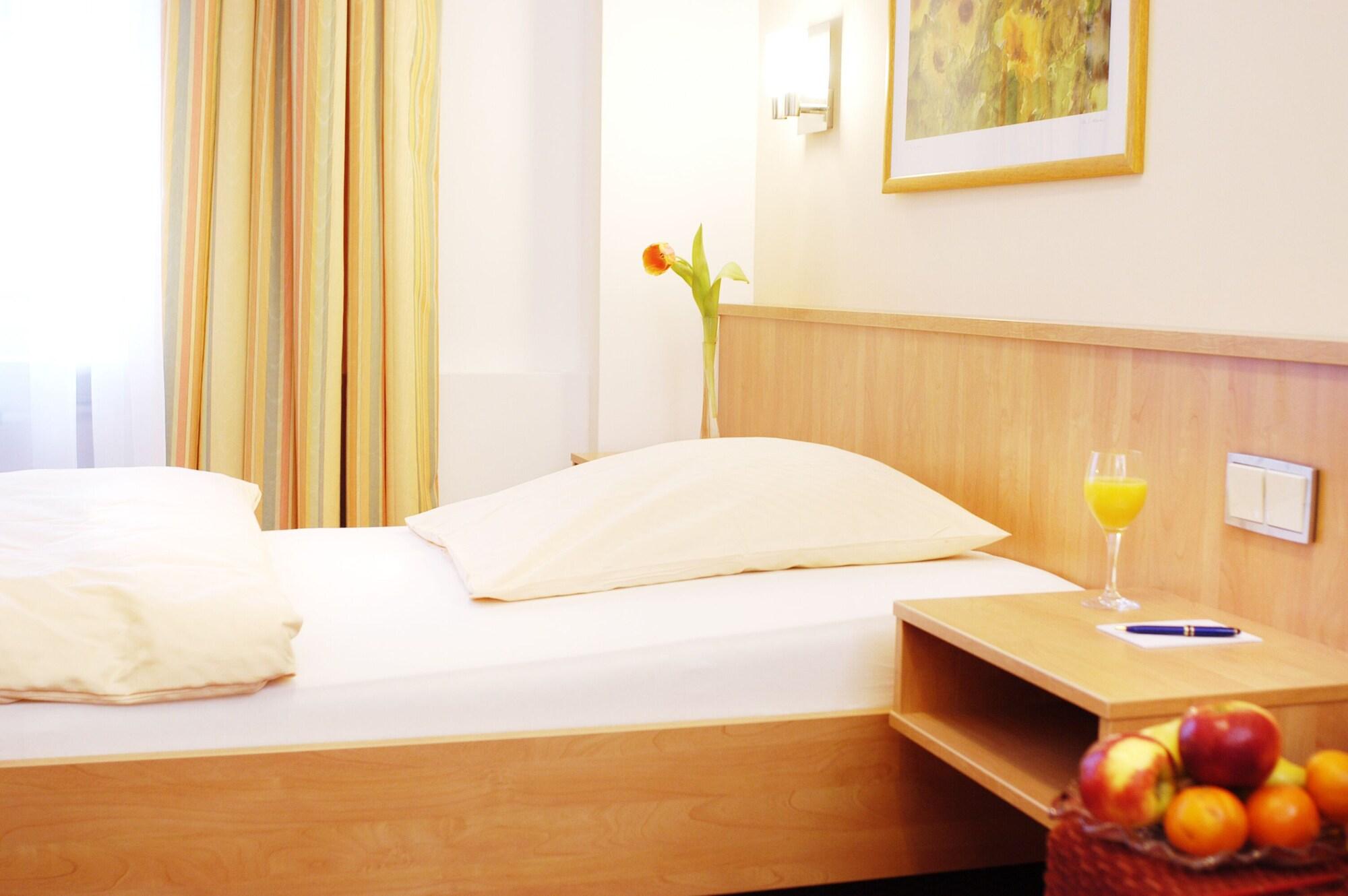 Hotel Adria Muenchen Ngoại thất bức ảnh