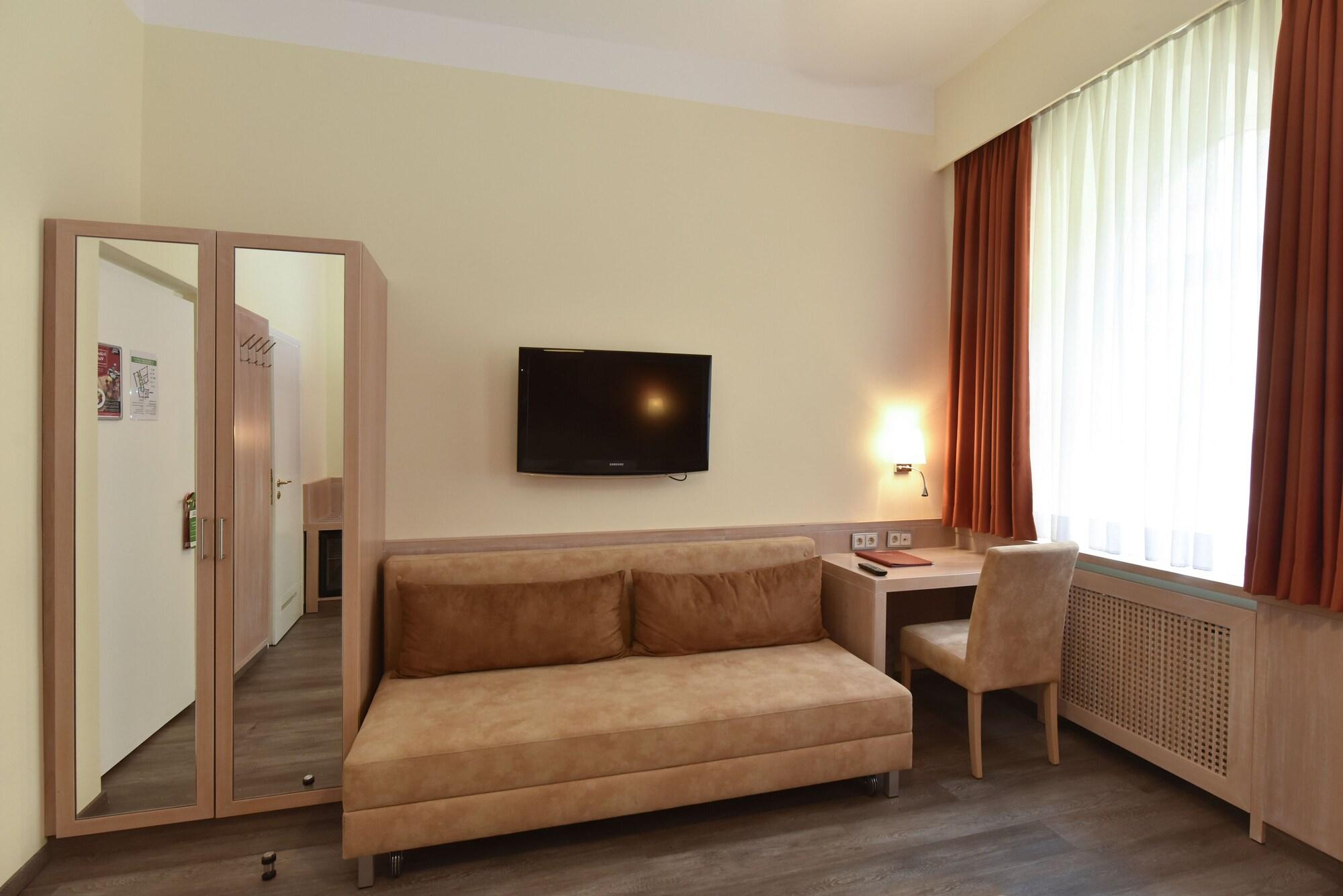 Hotel Adria Muenchen Ngoại thất bức ảnh