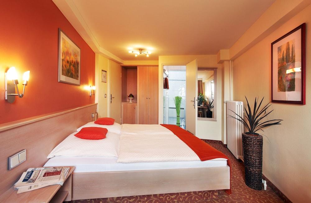 Hotel Adria Muenchen Ngoại thất bức ảnh